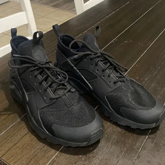 Black nike store huarache size 7